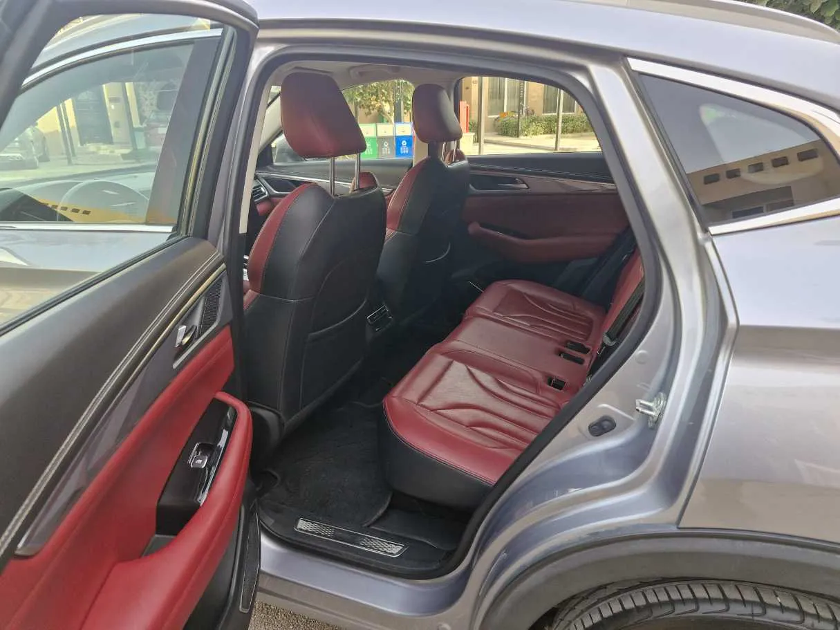 Car image 14