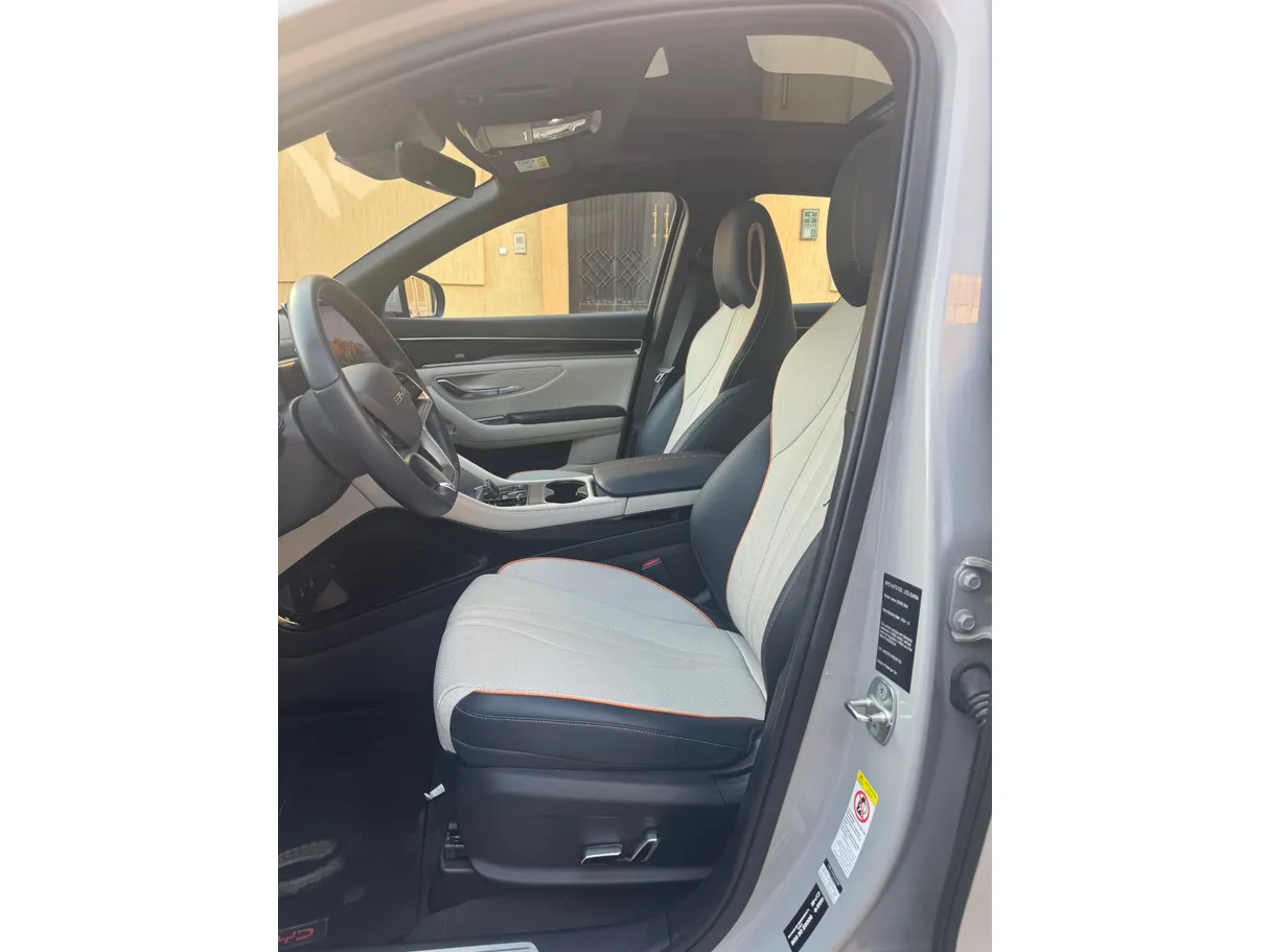 Car image 11