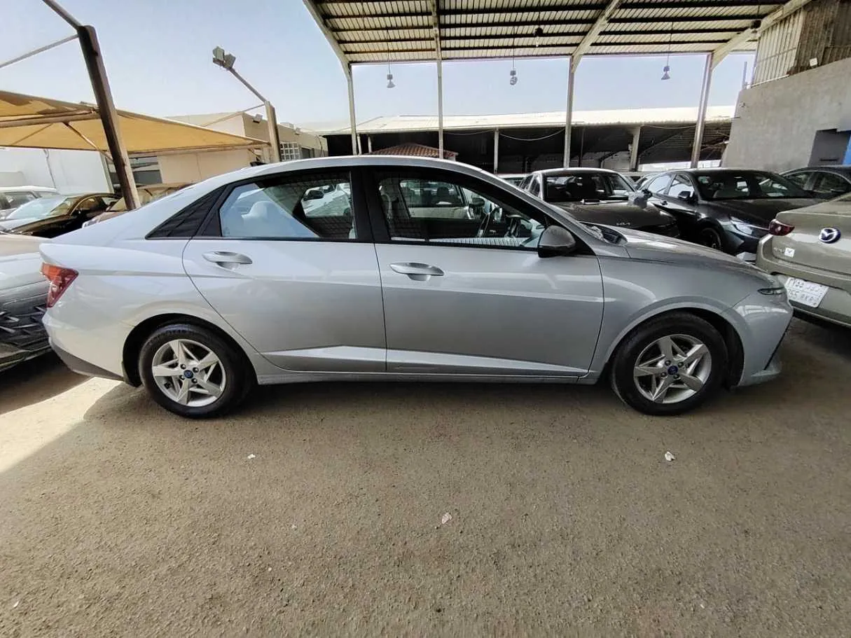 Car image 4