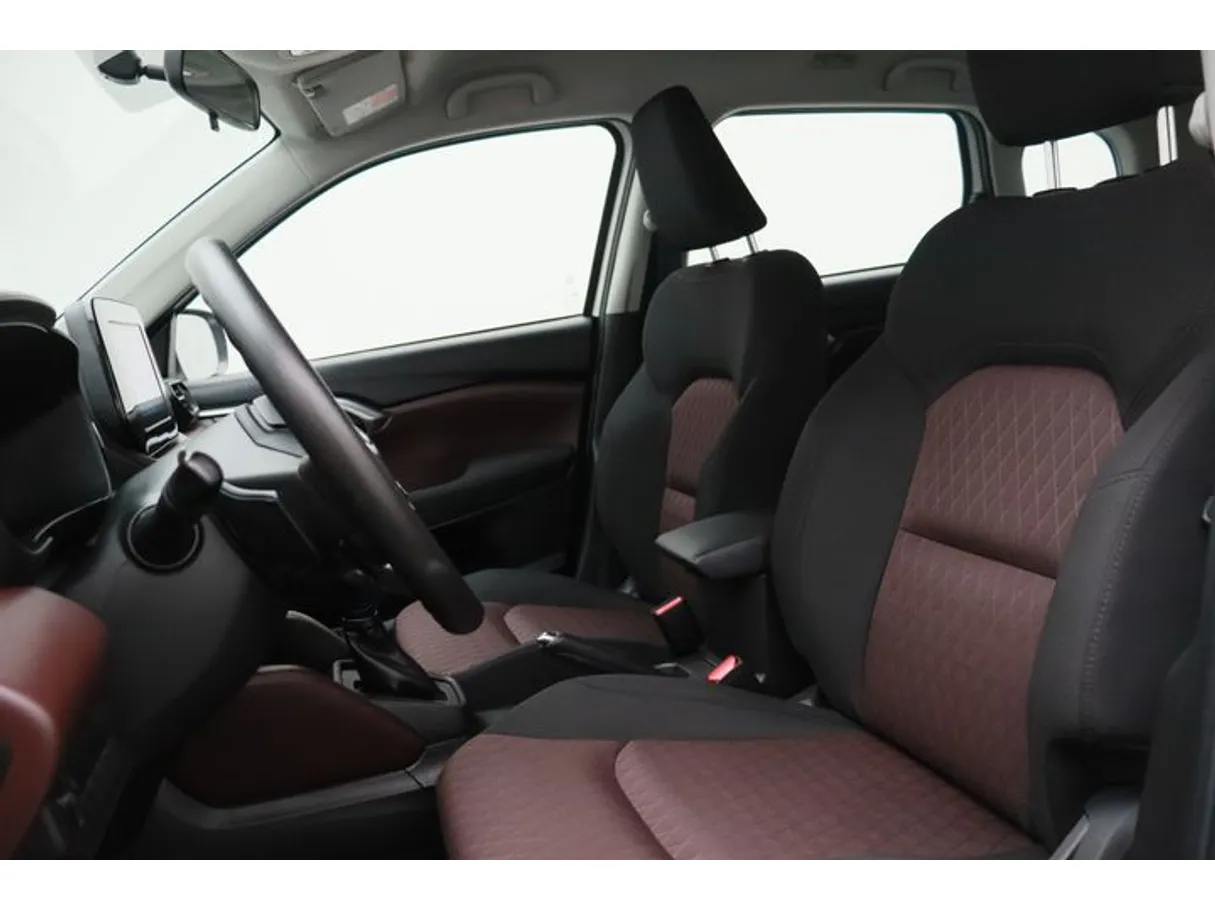 Car image 8