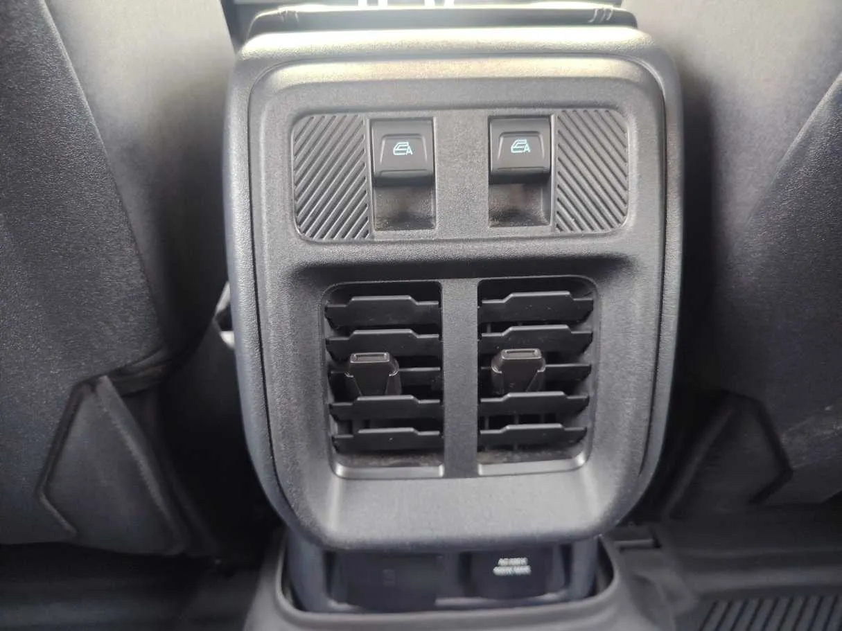 Car image 29