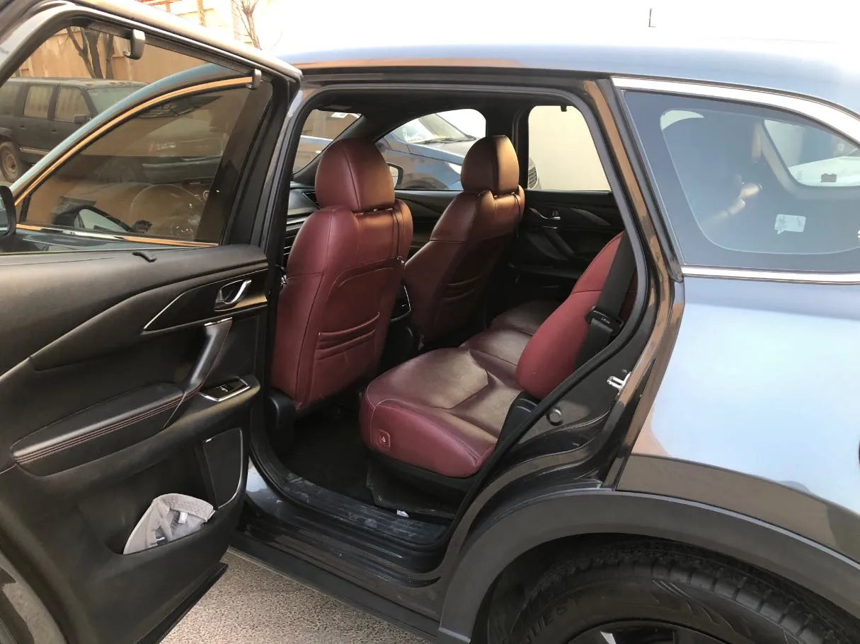 Car image 14