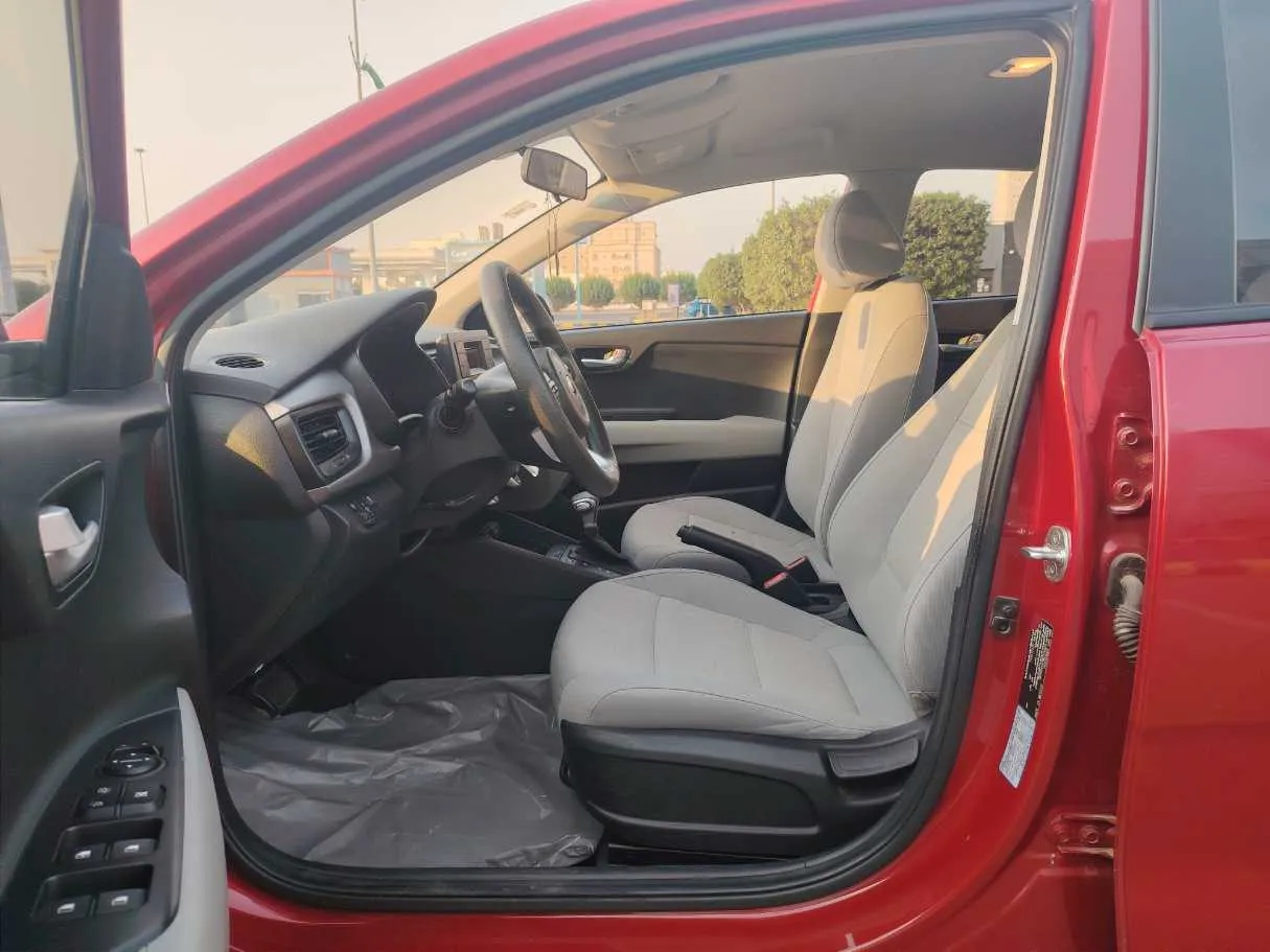 Car image 13