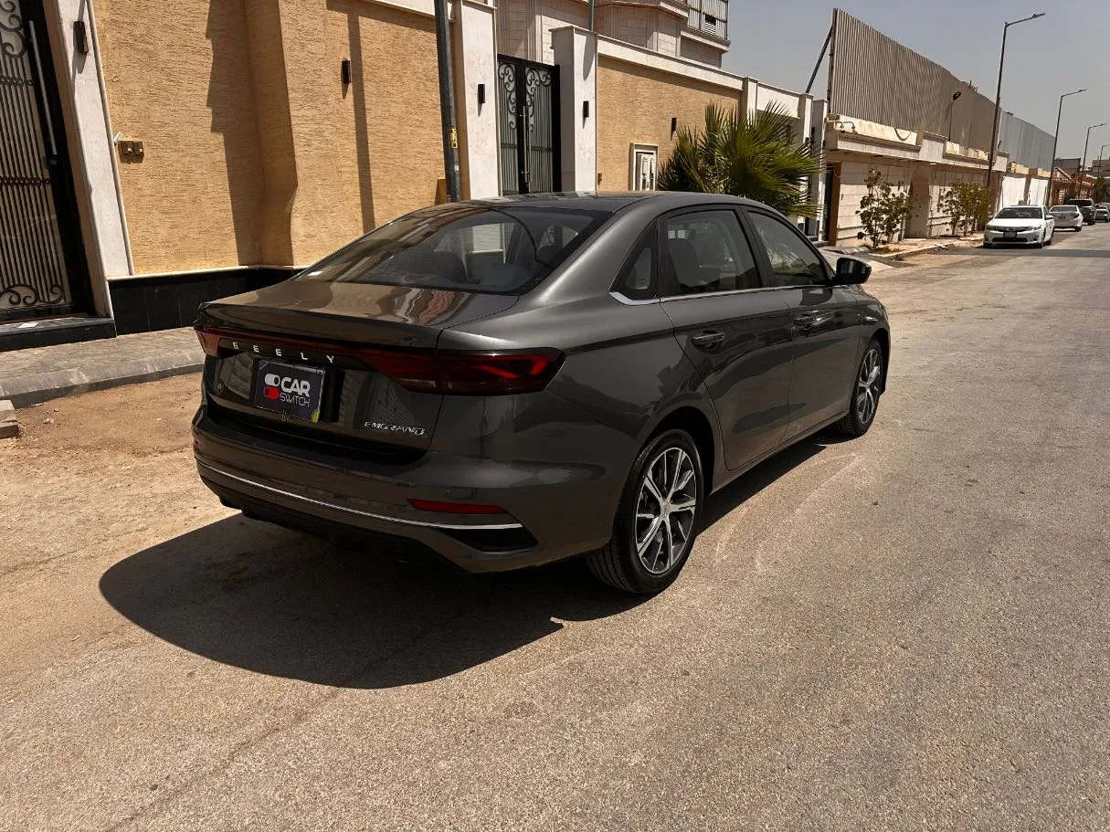 Car image 5