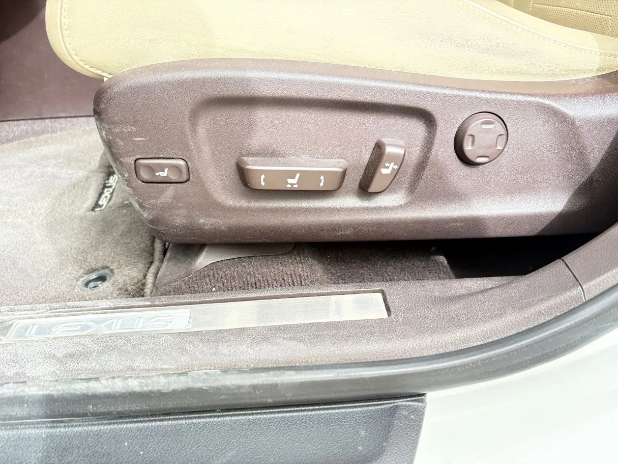 Car image 28