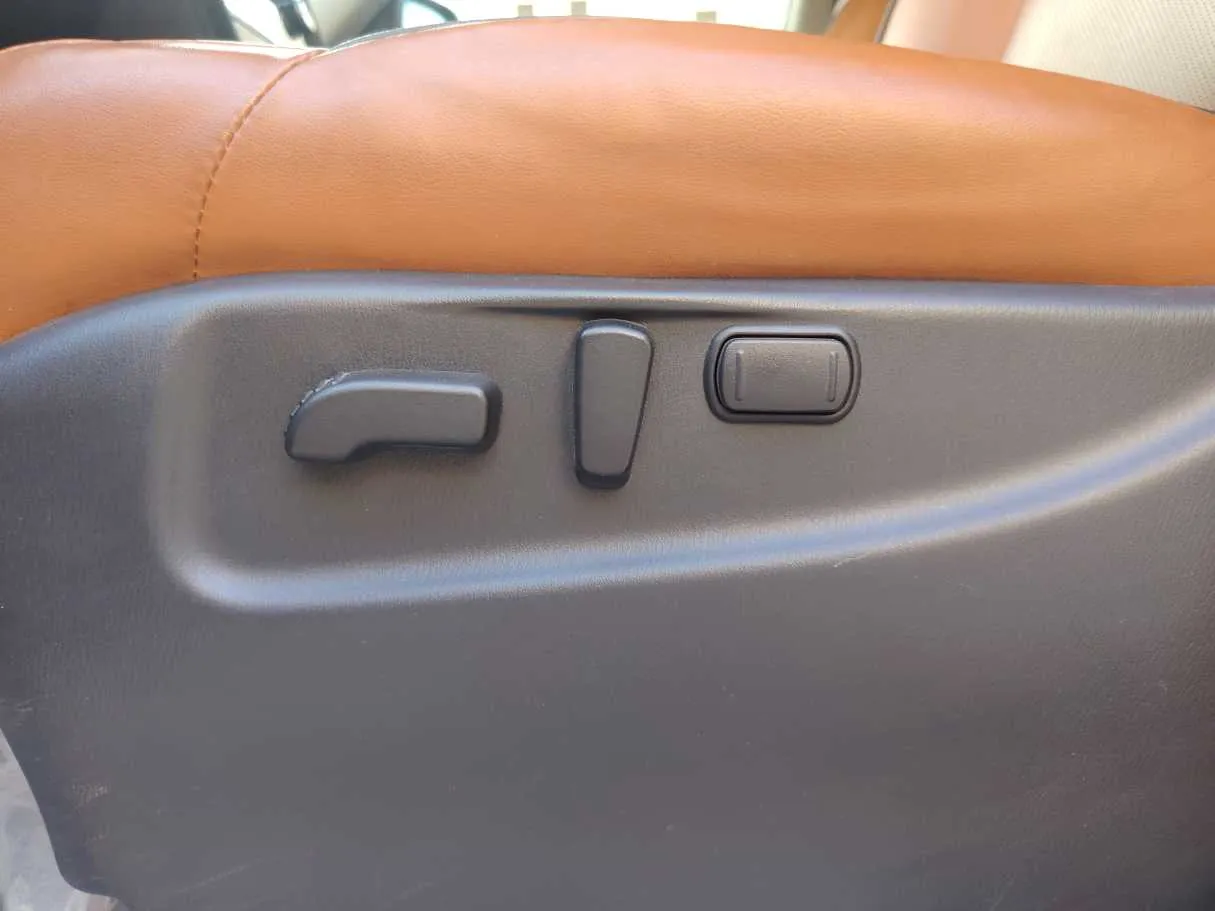 Car image 33