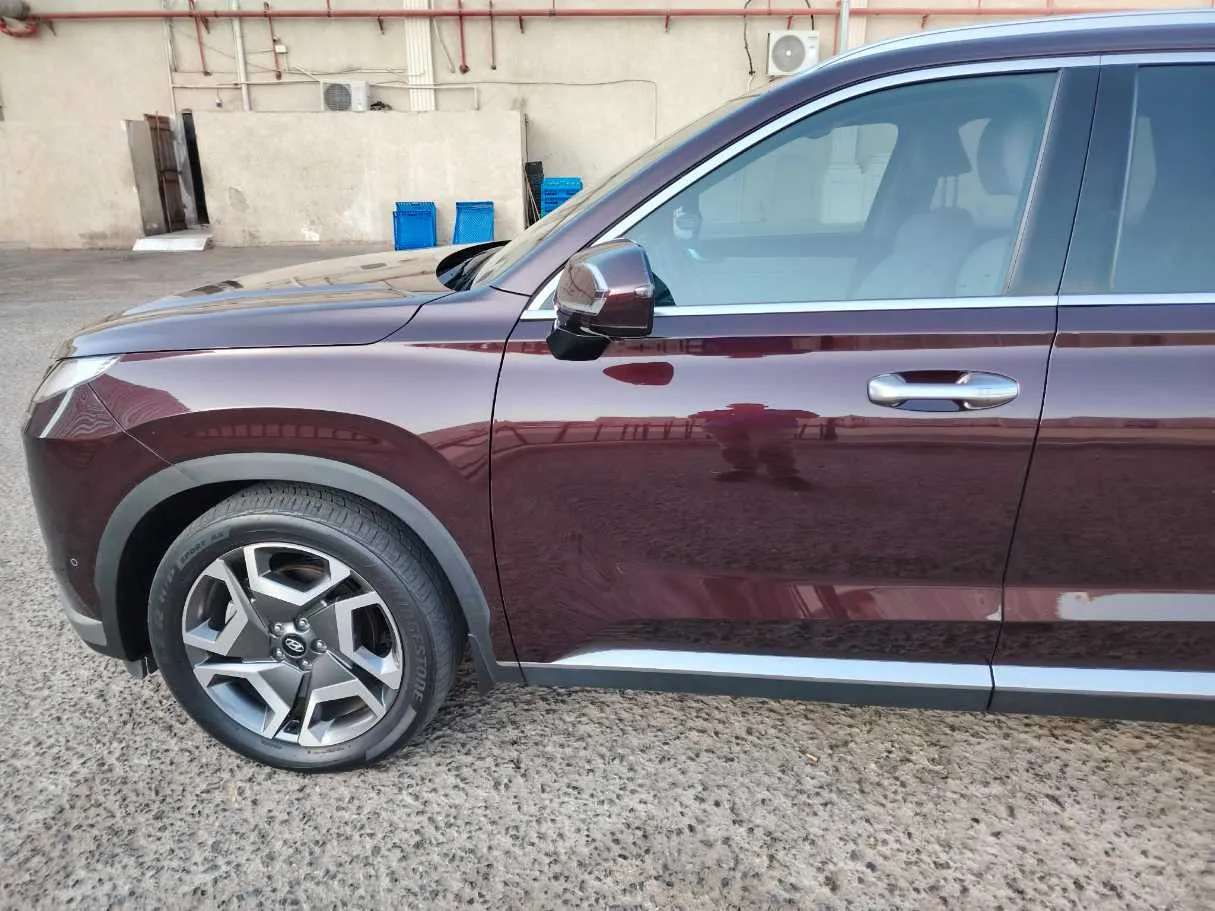 Car image 9