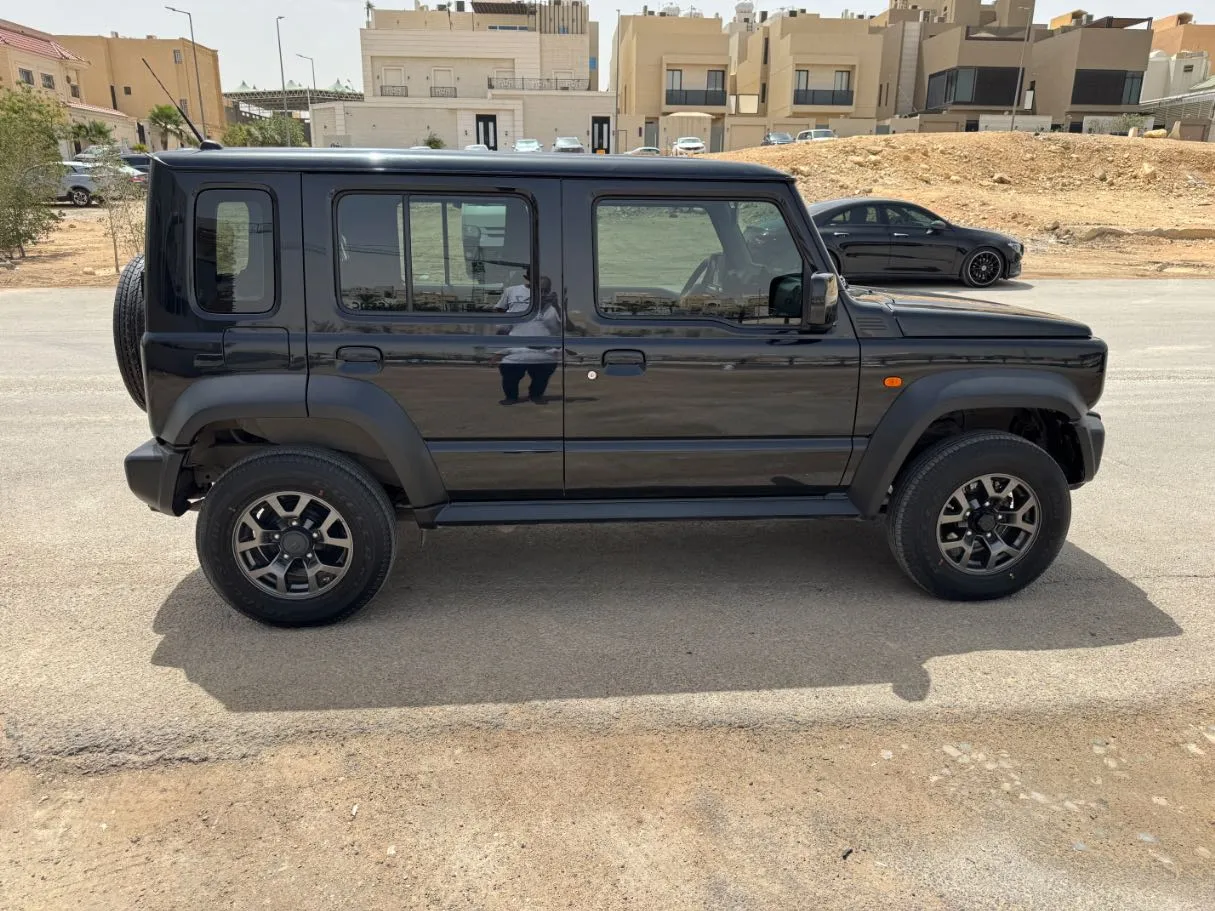 Car image 4
