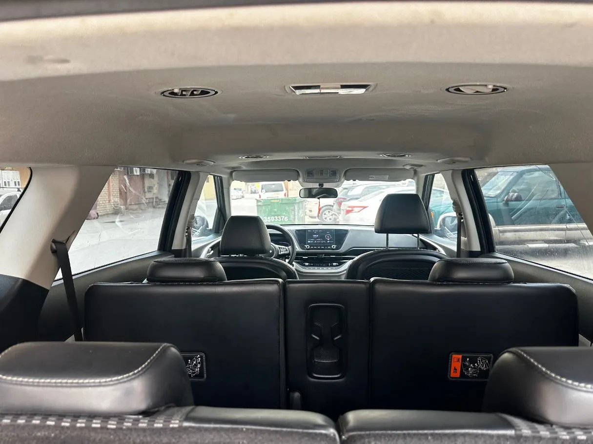 Car image 25