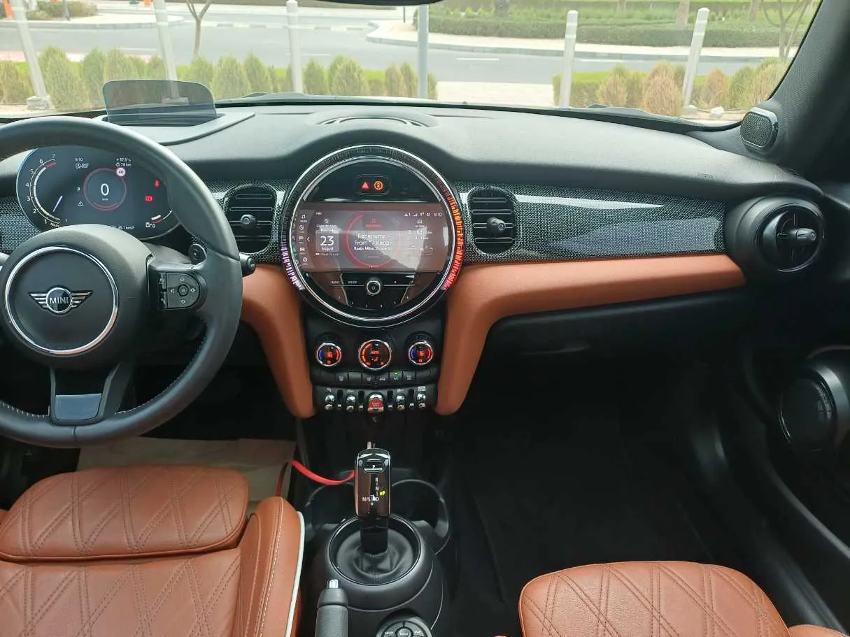 Car image 16