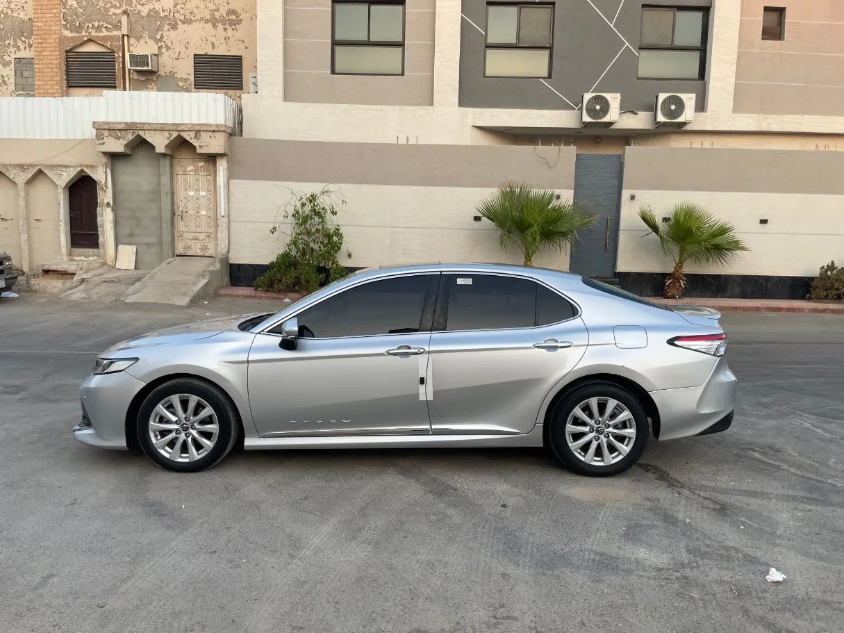 Car image 8