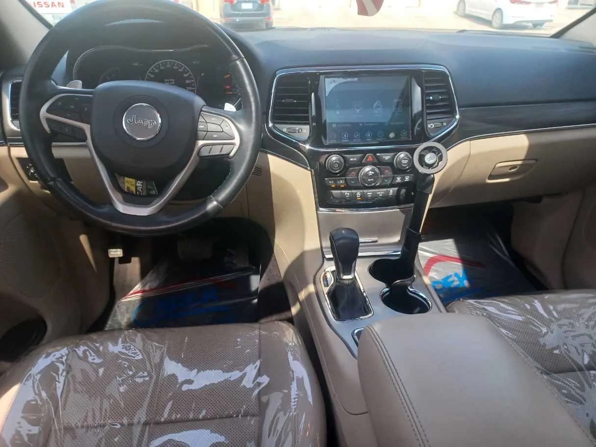 Car image 16