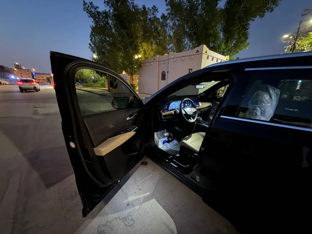 Car image 8