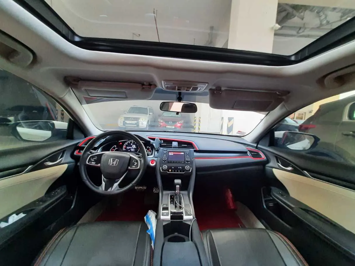 Car image 15