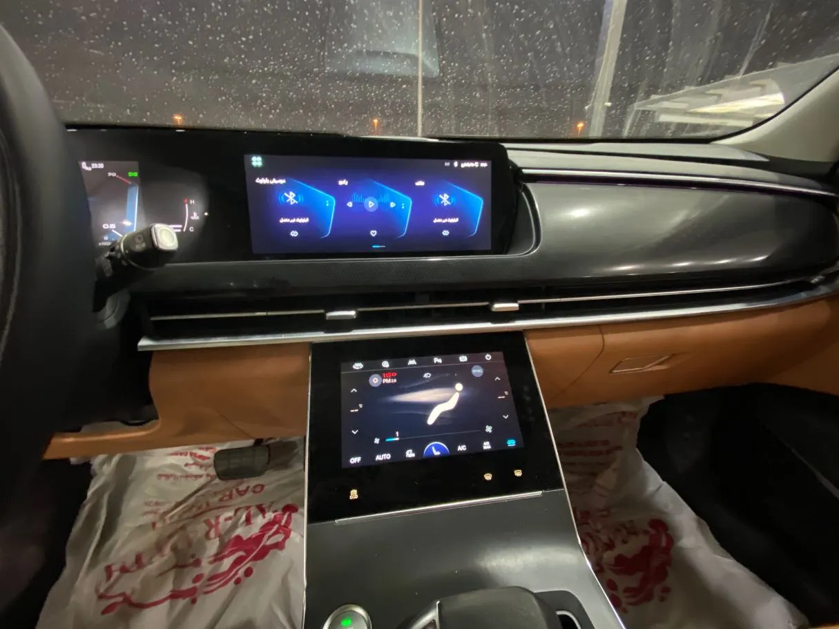 Car image 13