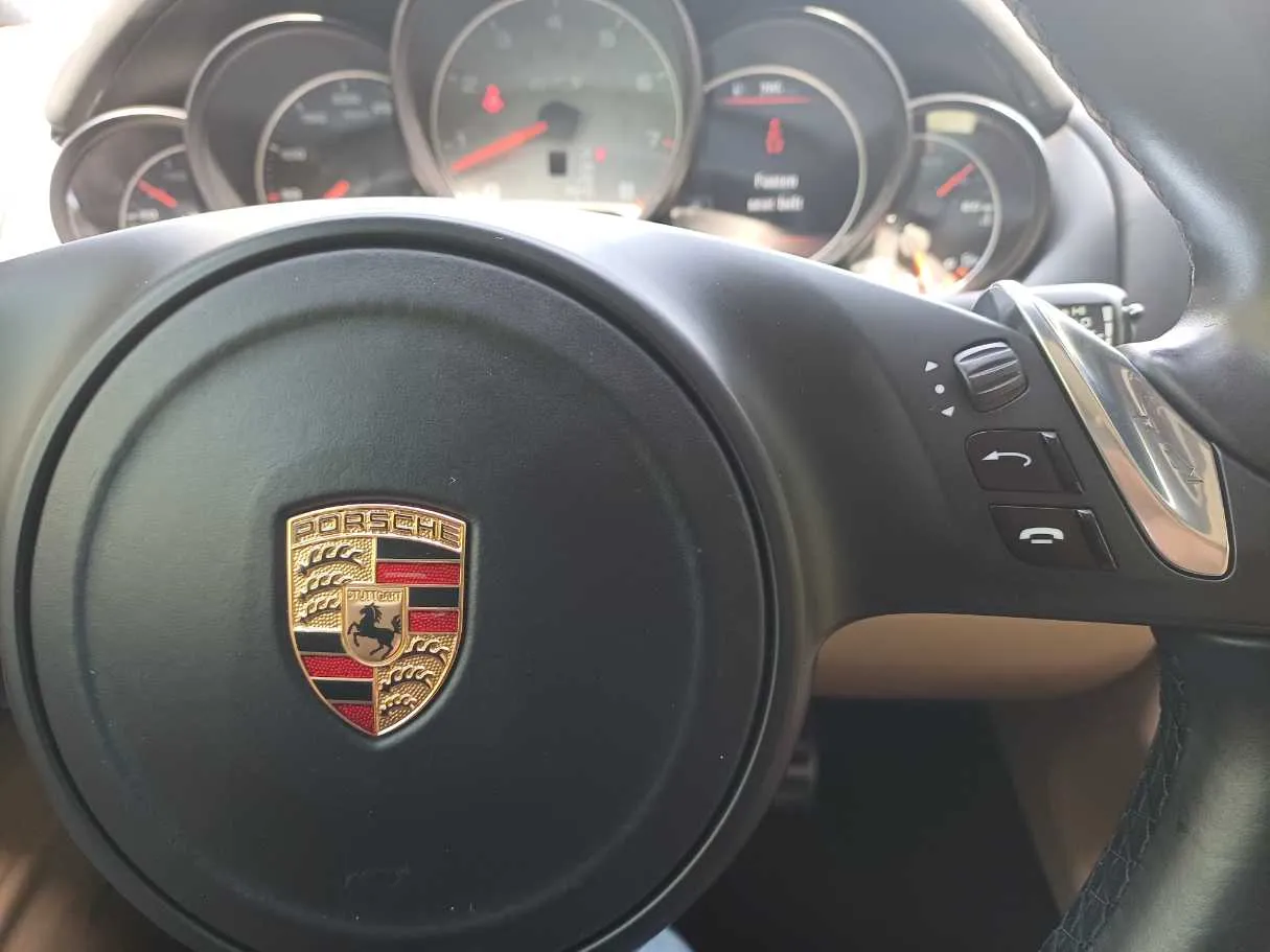 Car image 25