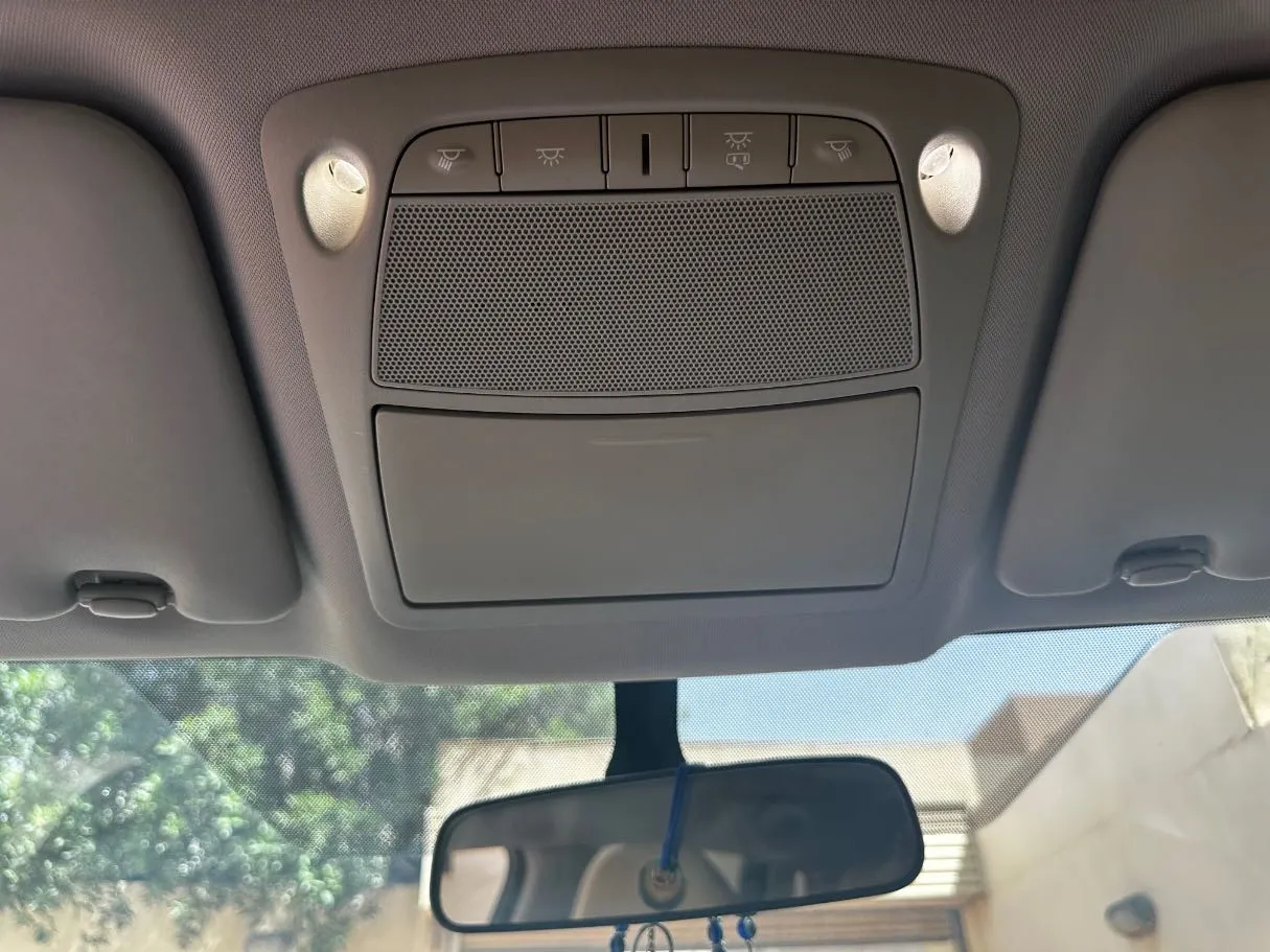 Car image 26