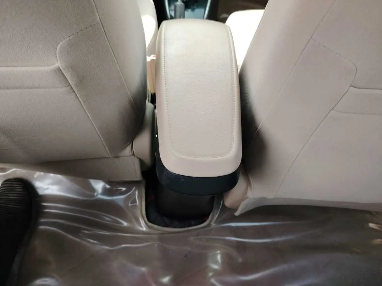 Car image 36