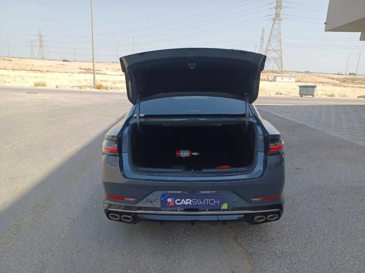 Car image 18