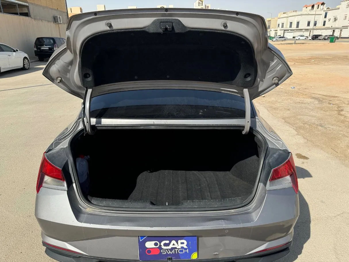 Car image 19