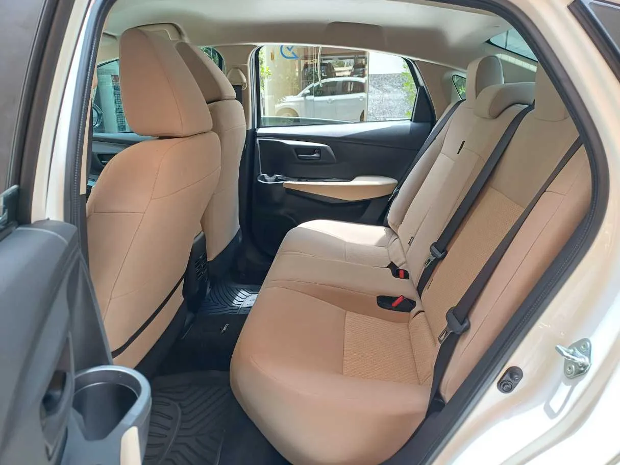 Car image 13