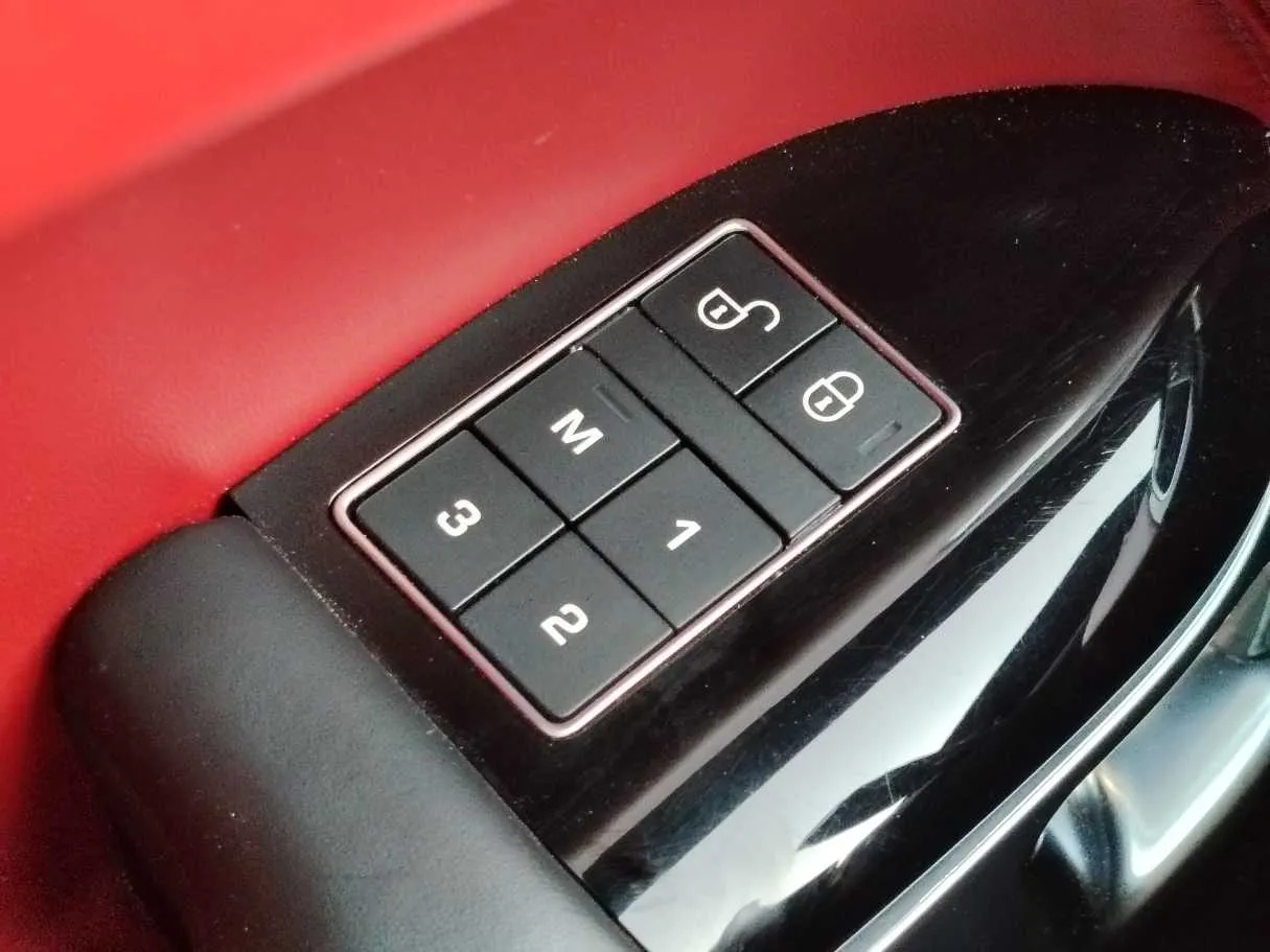 Car image 34