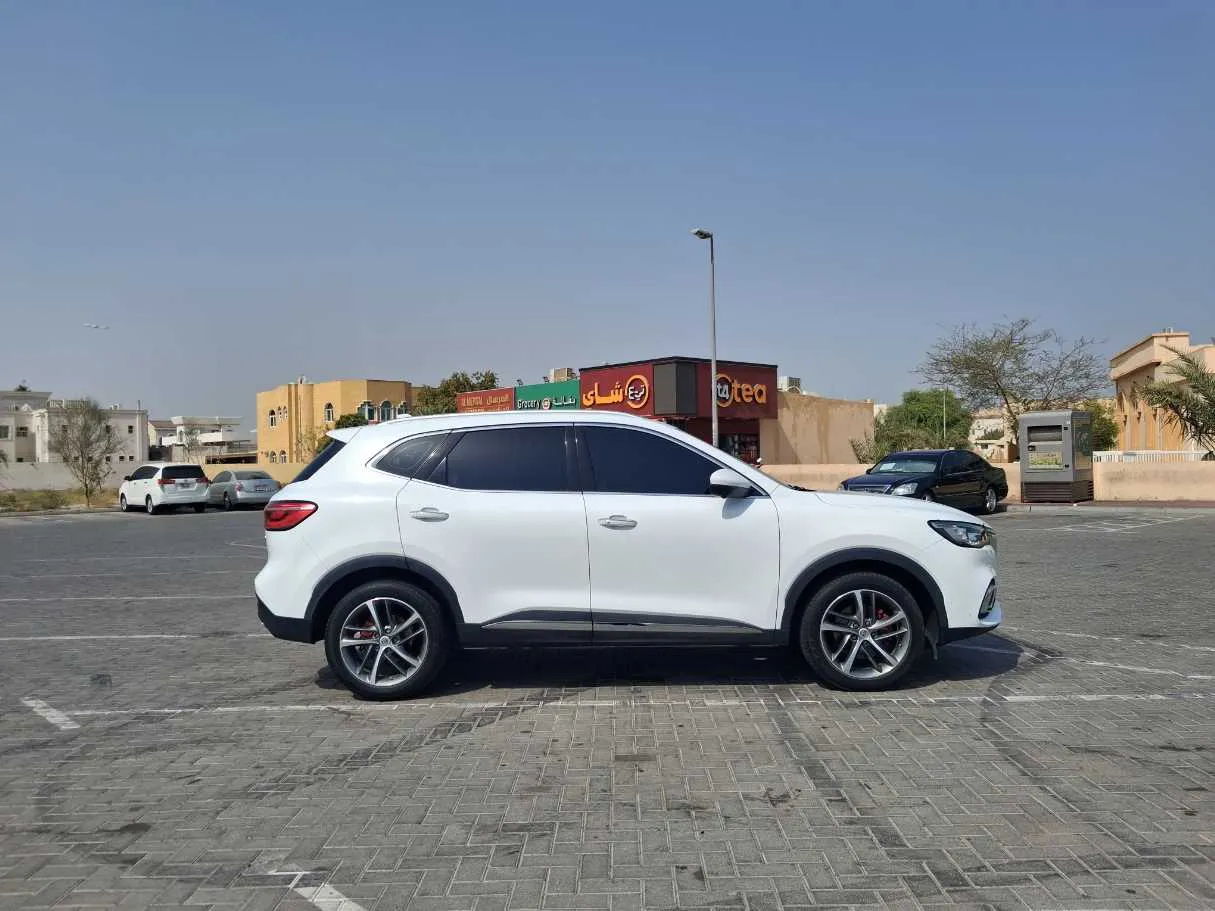 Car image 8