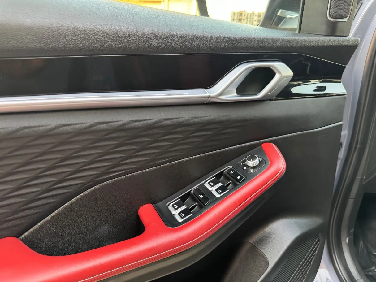 Car image 23