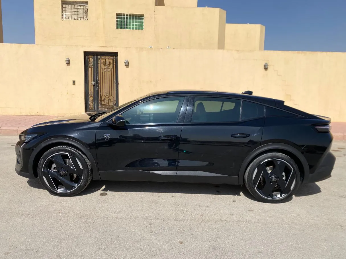 Car image 8