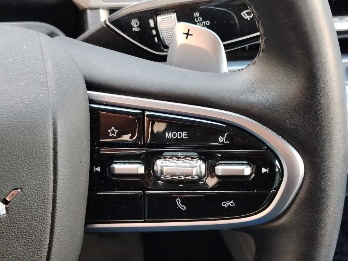 Car image 34