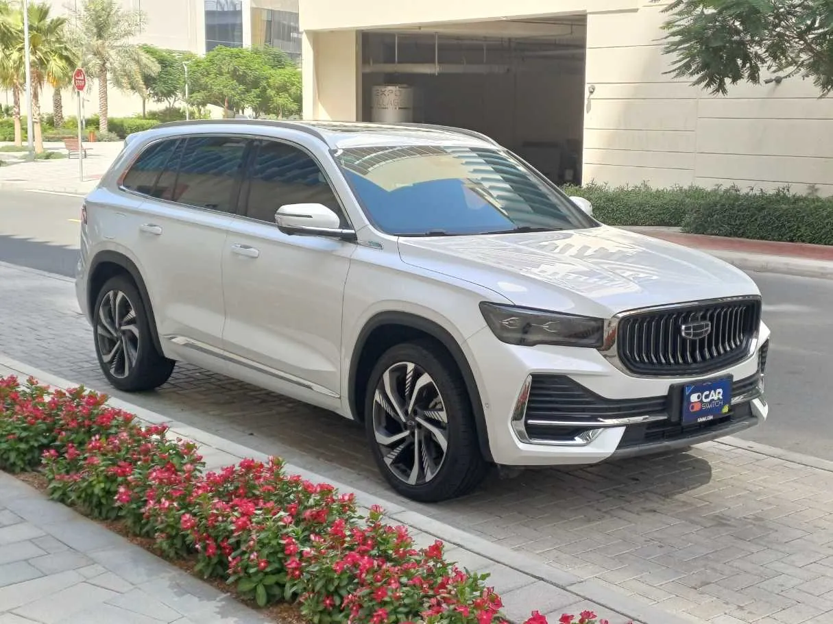Car image 3