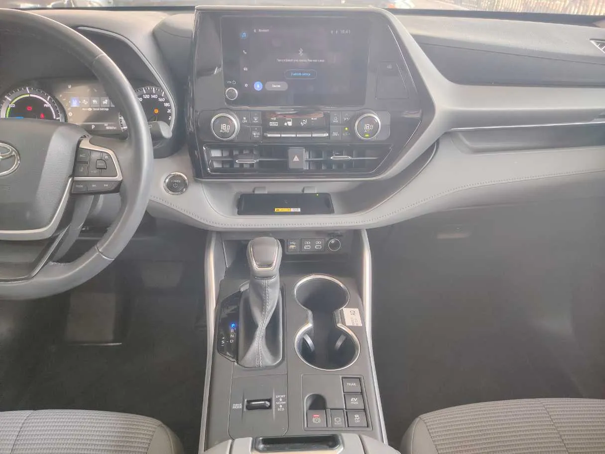 Car image 23