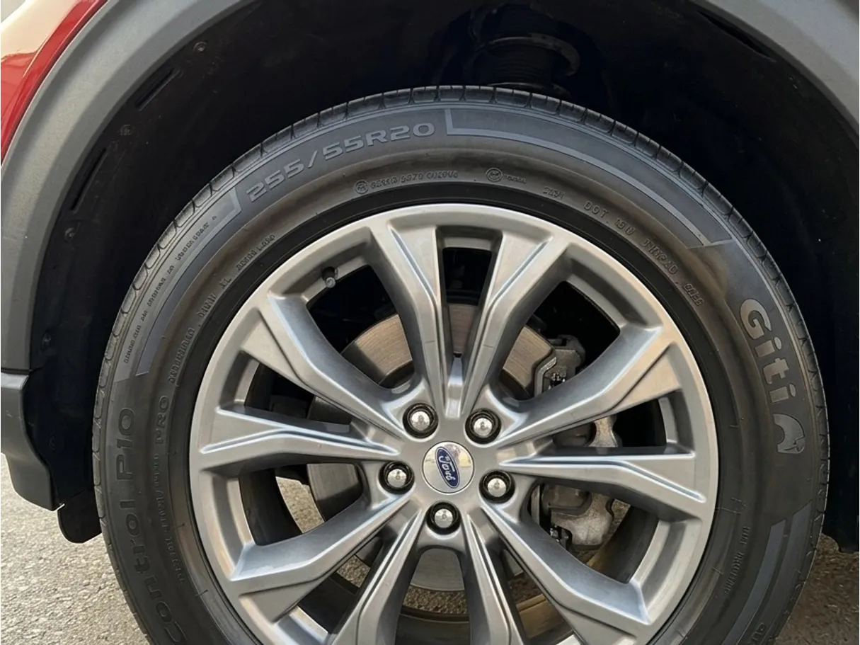 Car image 9