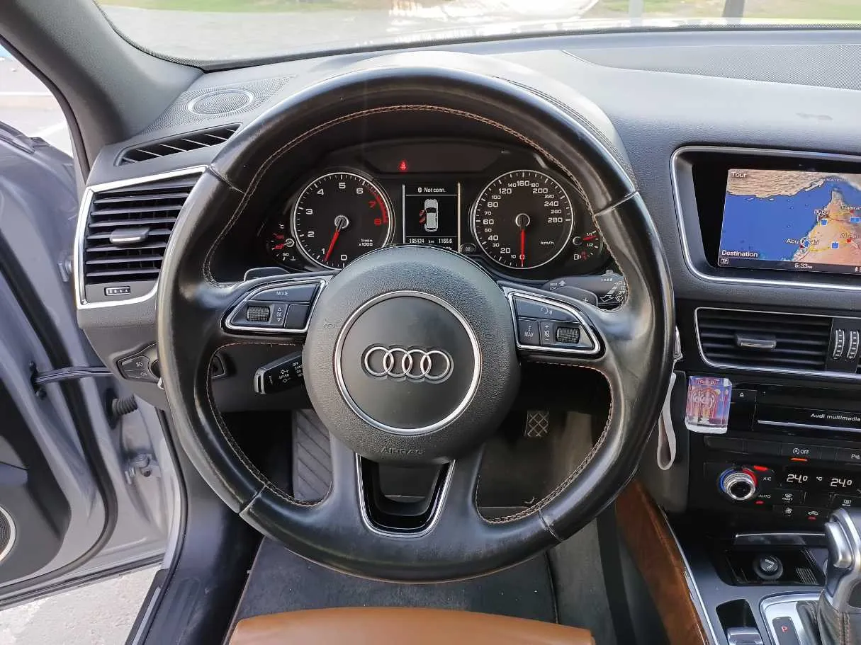 Car image 14