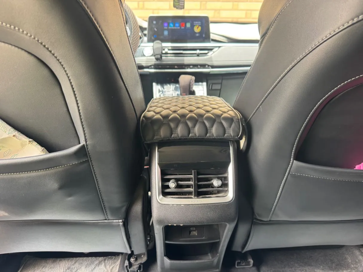 Car image 20