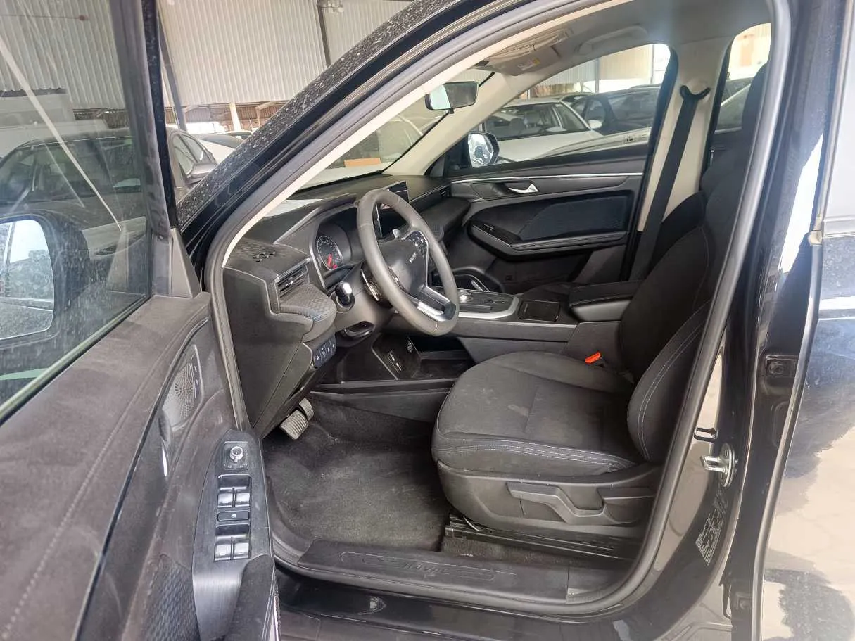 Car image 10