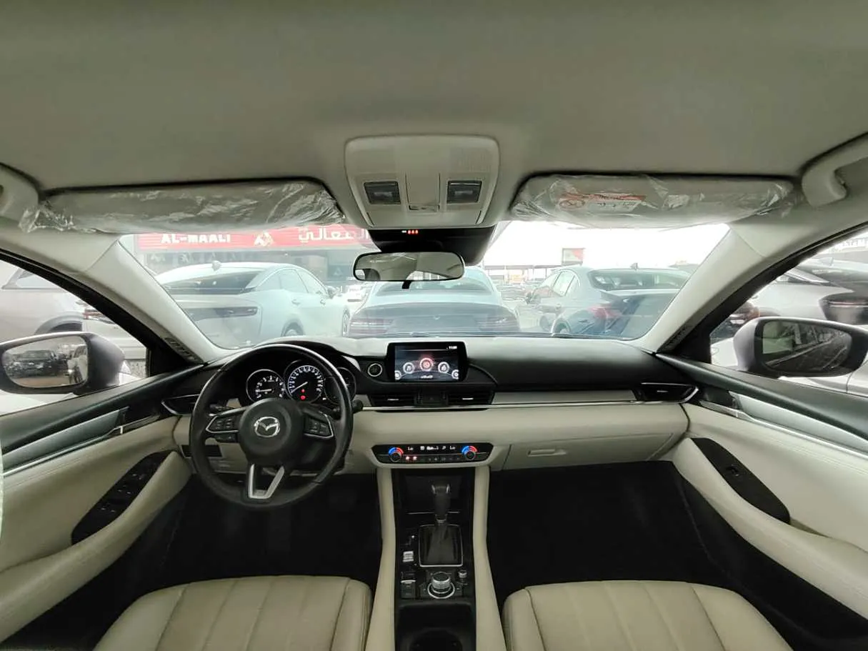 Car image 19