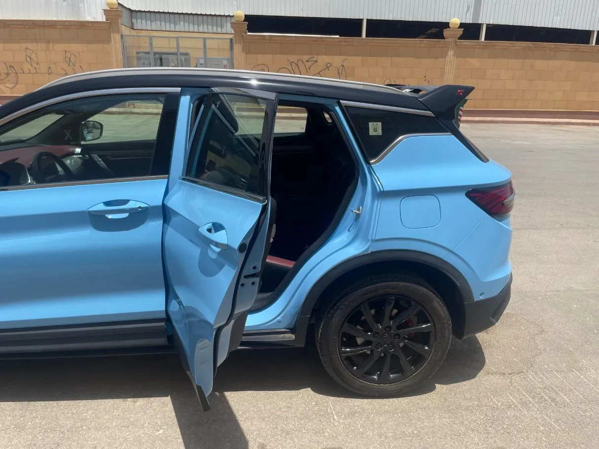 Car image 14