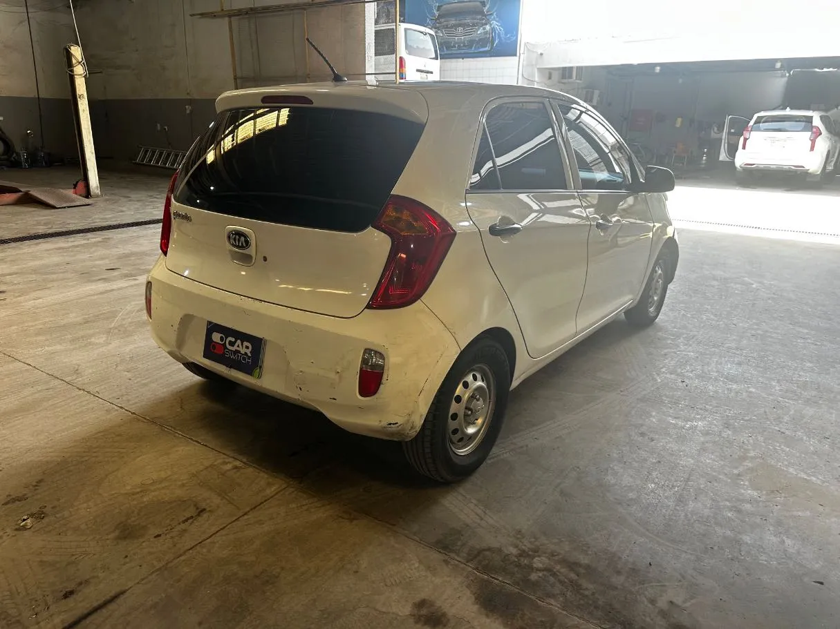 Car image 5