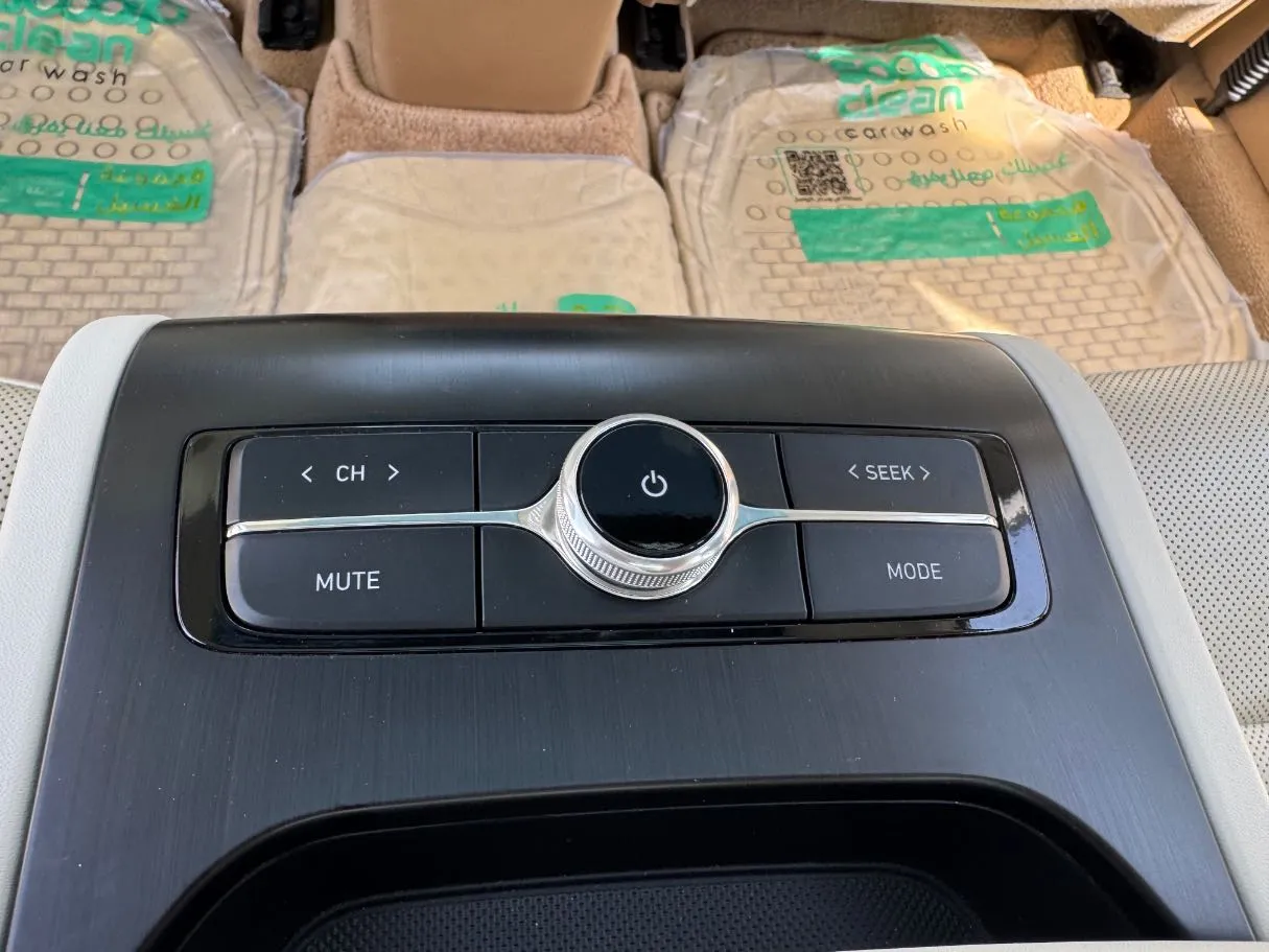 Car image 24