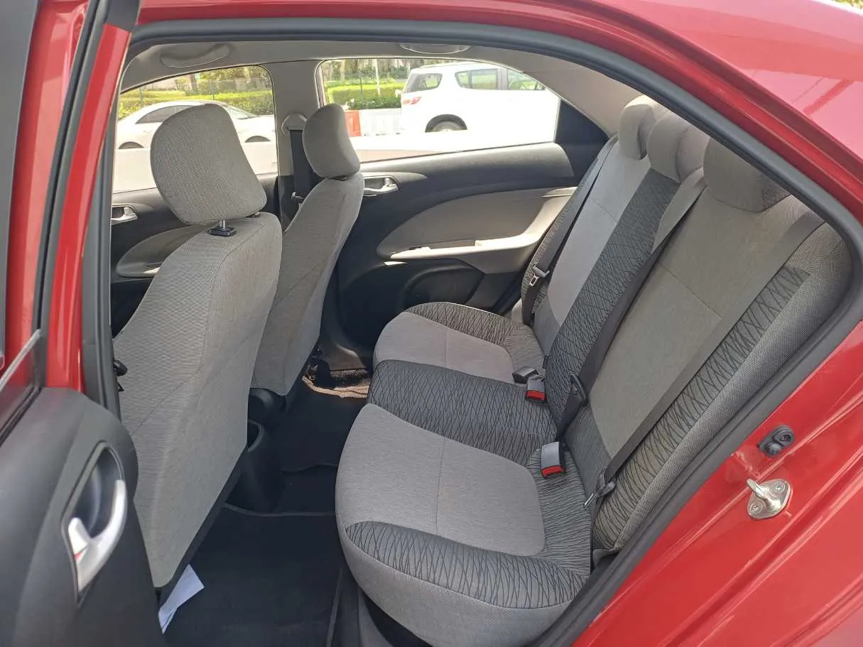 Car image 13