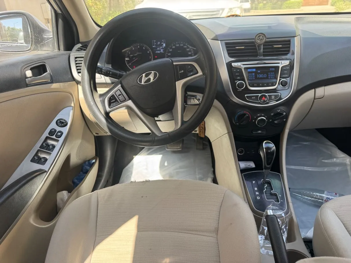 Car image 17