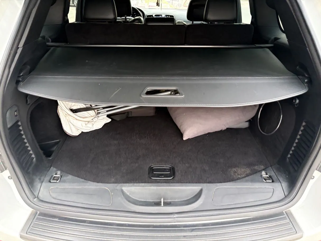 Car image 24