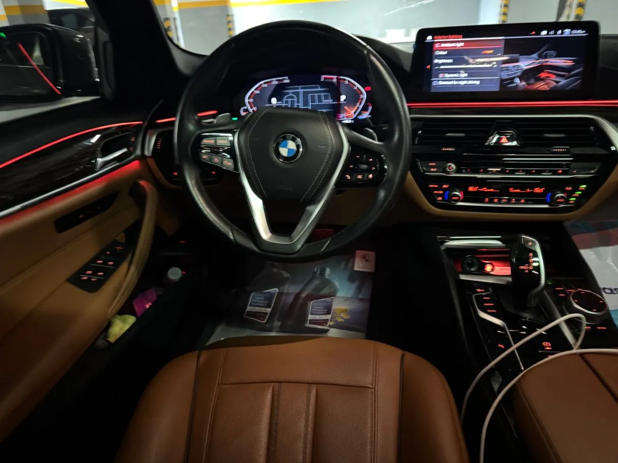 Car image 17