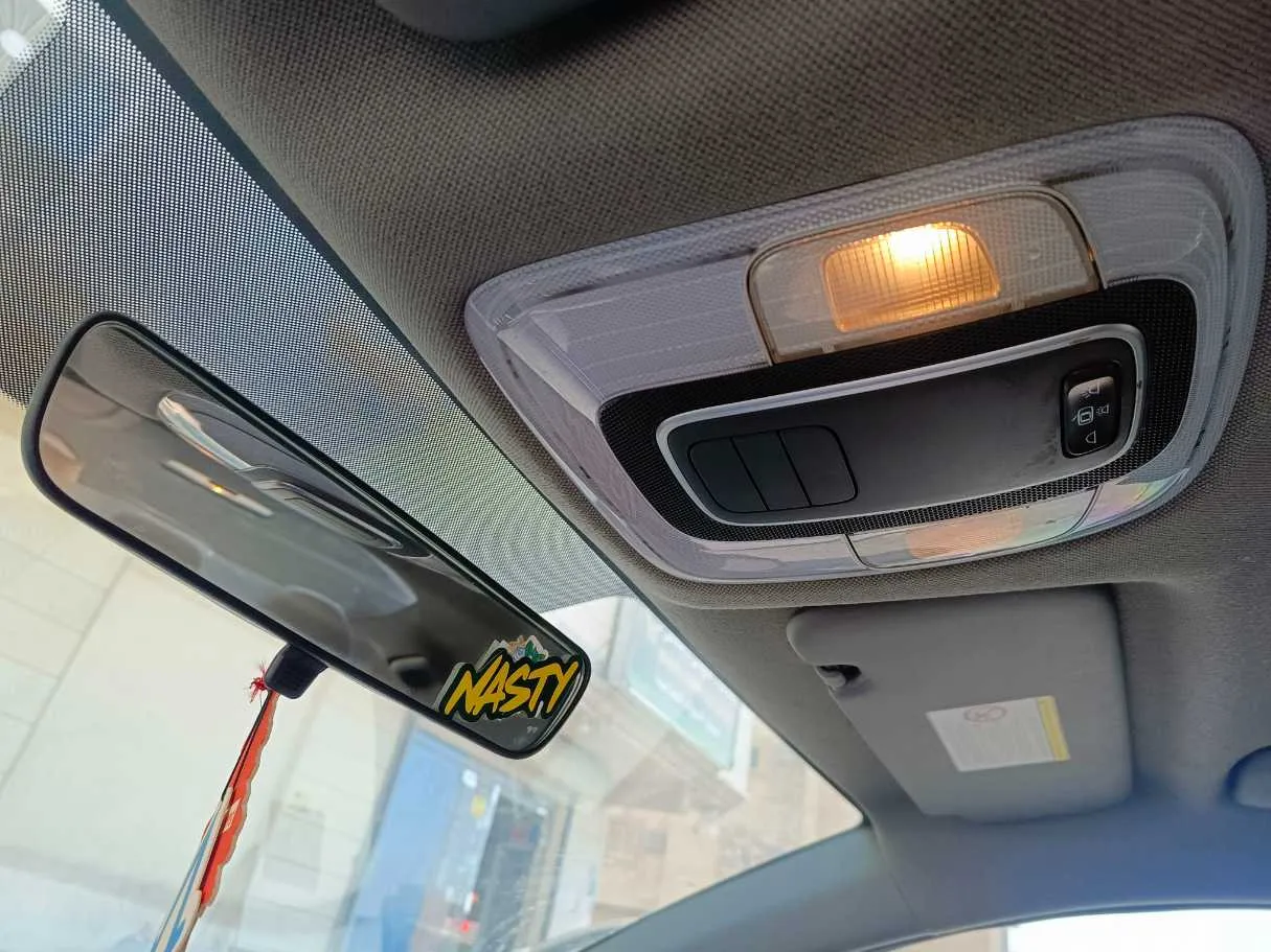 Car image 29