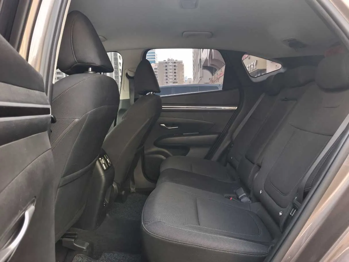 Car image 13