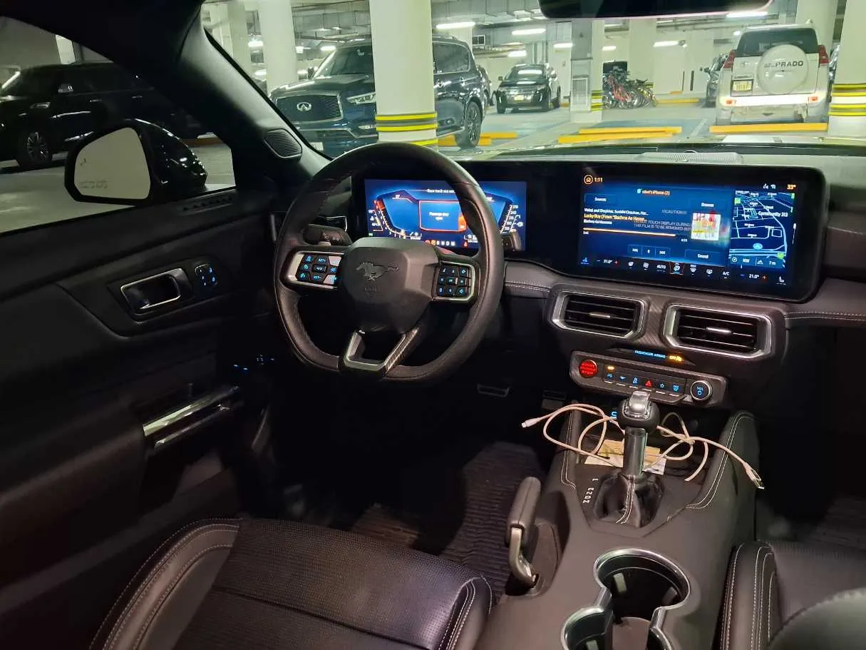 Car image 17