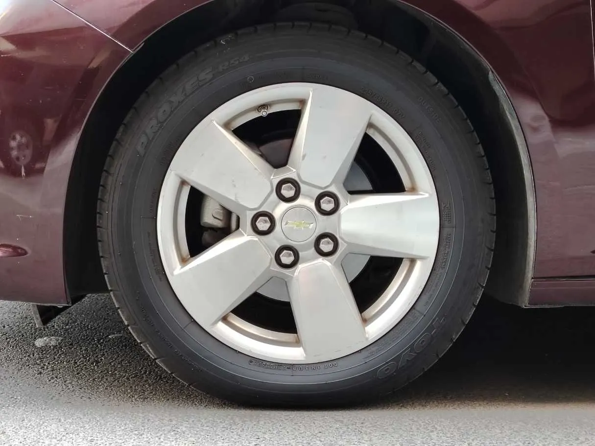 Car image 10