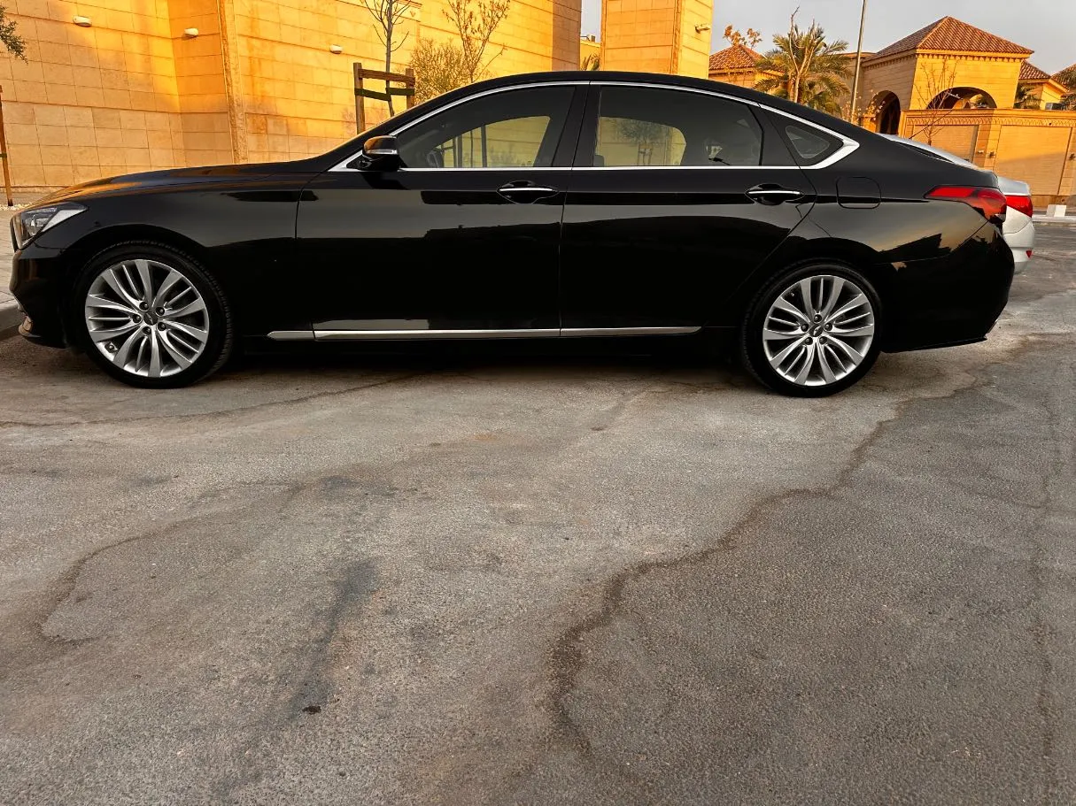 Car image 8
