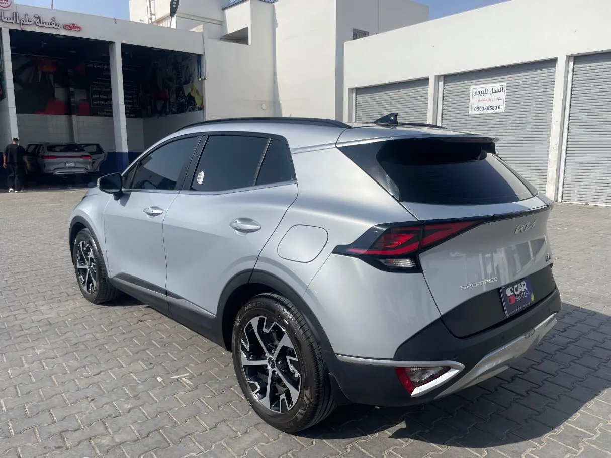 Car image 7